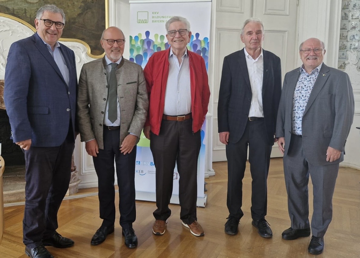 Unser Bild zeigt die Redner der Abschlussmatinee des KKV-Hirschberg-Forums v.l.n.r. KKV-Landesvorsitzenden Prof. Georg Steiner, KKV-Bundesvorsitzenden Josef Ridders, Staatsminister a.D. Dr. Thomas Goppel, Domvikar Pius Schmidt und den stellvertretenden Vorsitzenden des KKV-Bildungswerkes Klaus-Dieter Engelhardt